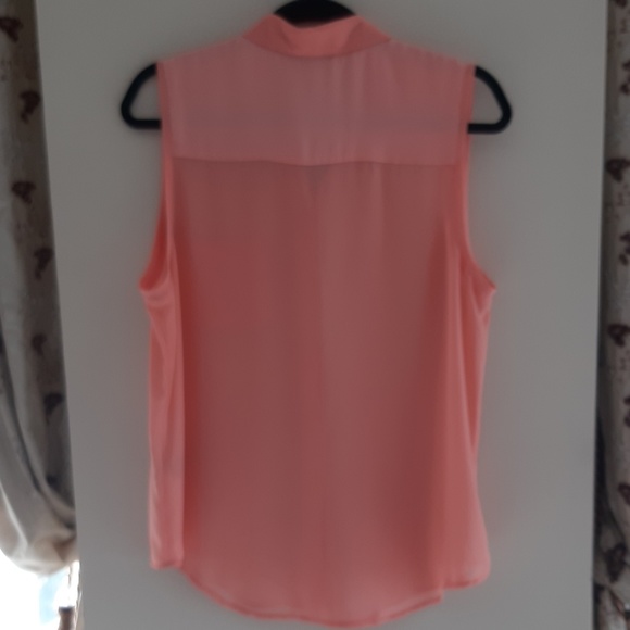 Crep Sleeveless Button Down Polo Blouse - Picture 6 of 6
